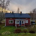Tunnelmallinen kaksio järven lähellä, vuokraajalle käytössä myös kajakkikaksikko Heinola
